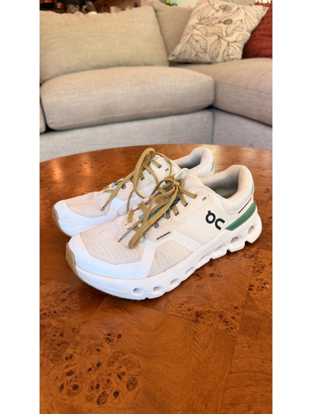 On Running Cloud White and Green Sneakers US 8.5 / EU 40